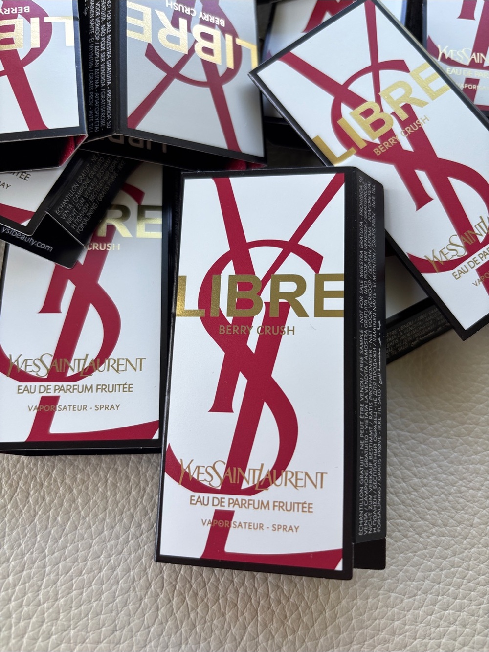 Yves Saint Laurent Libre Eau de Parfum Berry Crush - (25 samples ) - Picture 2 of 3